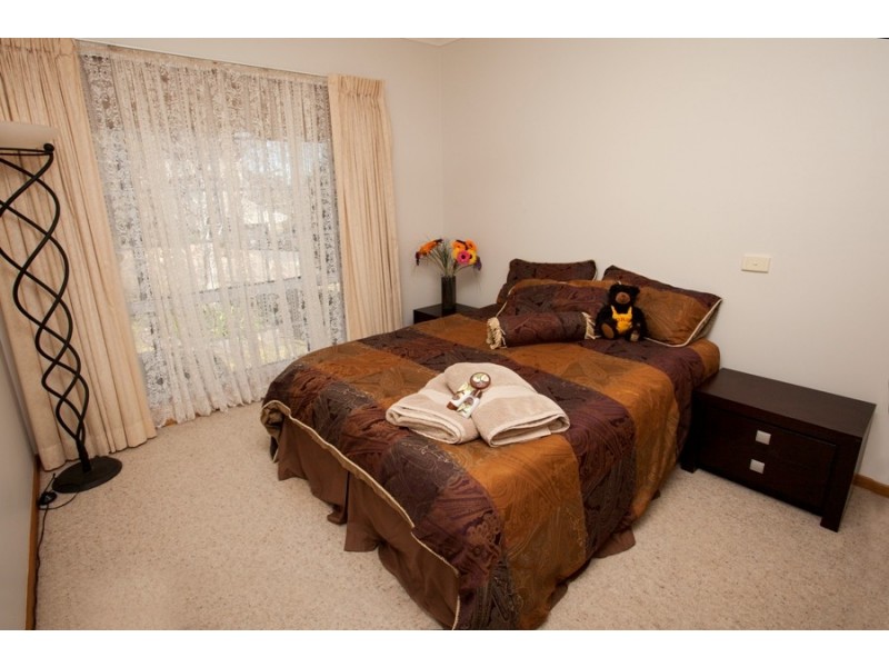 20 Allambie Way, Mount Austin NSW 2650