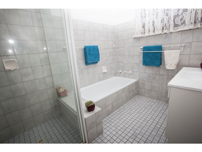 20 Allambie Way, Mount Austin NSW 2650