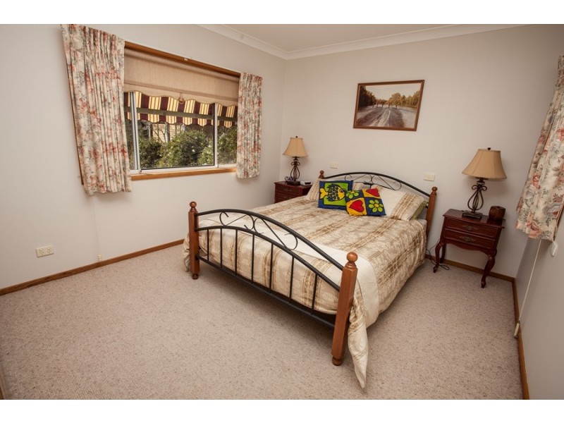 20 Allambie Way, Mount Austin NSW 2650