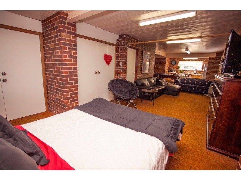 20 Allambie Way, Mount Austin NSW 2650