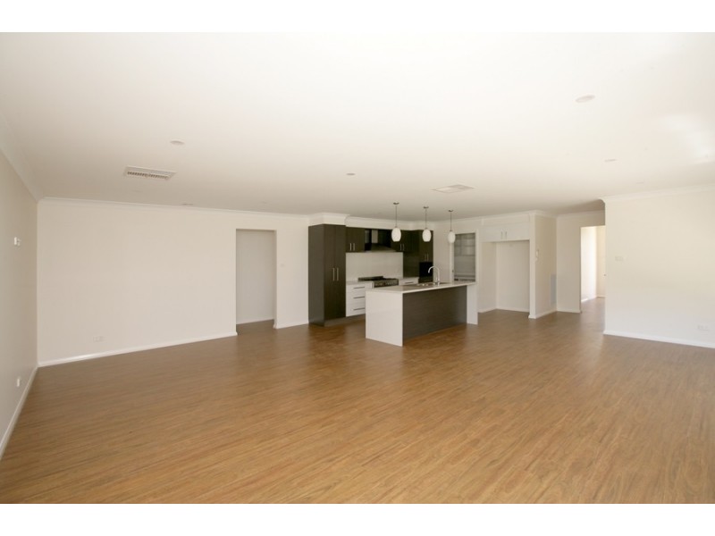 13 Watson Boulevarde, Lloyd NSW 2650