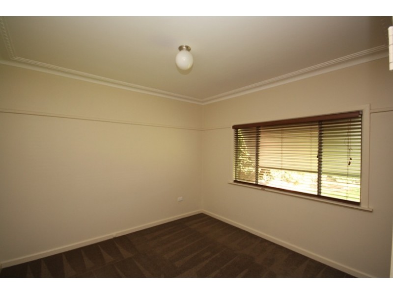 25 Kennedy Ave, Wagga Wagga NSW 2650