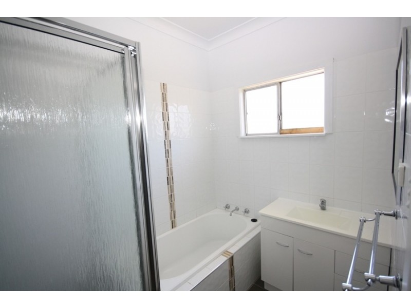 25 Kennedy Ave, Wagga Wagga NSW 2650