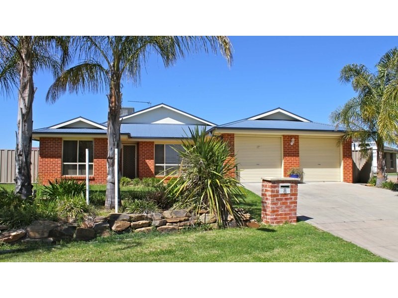 8 Birri Place, Glenfield Park NSW 2650
