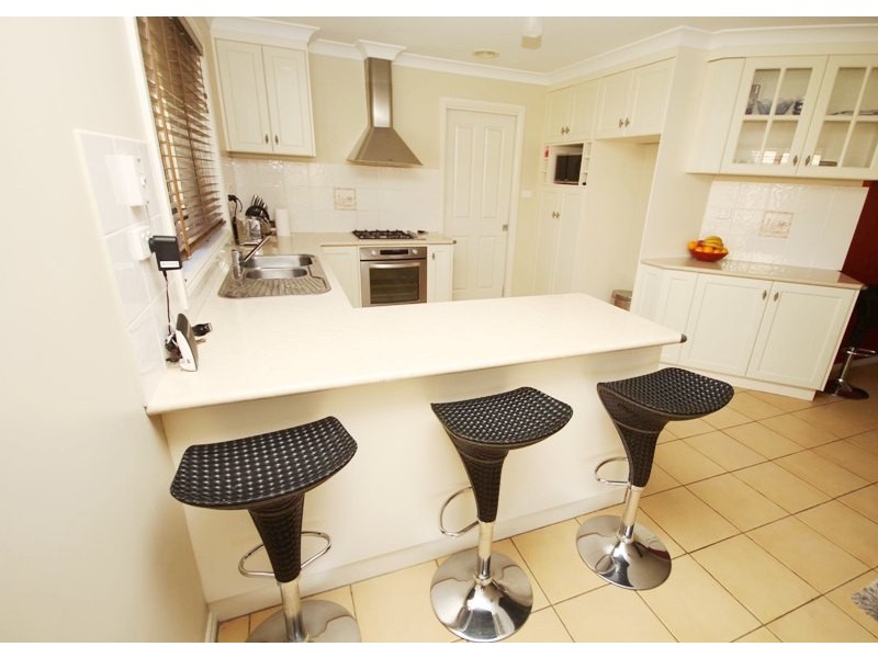 8 Birri Place, Glenfield Park NSW 2650