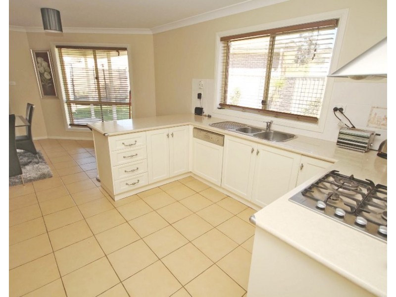 8 Birri Place, Glenfield Park NSW 2650