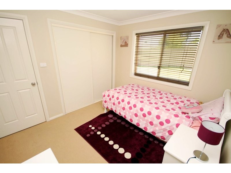 8 Birri Place, Glenfield Park NSW 2650