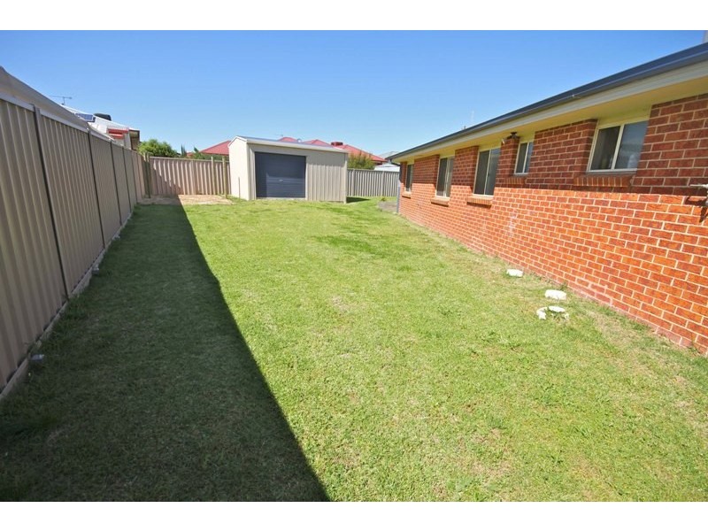 8 Birri Place, Glenfield Park NSW 2650