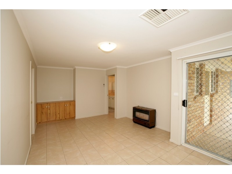 8 Nicholi Crescent, Lake Albert NSW 2650
