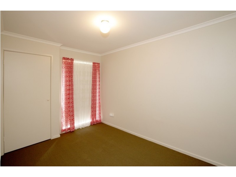 8 Nicholi Crescent, Lake Albert NSW 2650