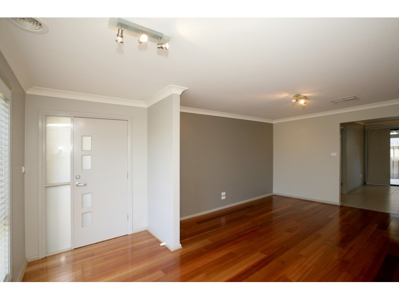 1/31 Warambee Street, Glenfield Park NSW 2650