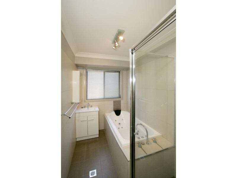 1/31 Warambee Street, Glenfield Park NSW 2650