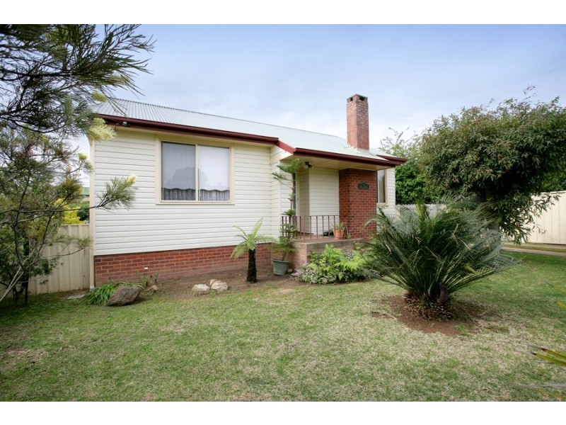 3 Phillip Avenue, Mount Austin NSW 2650