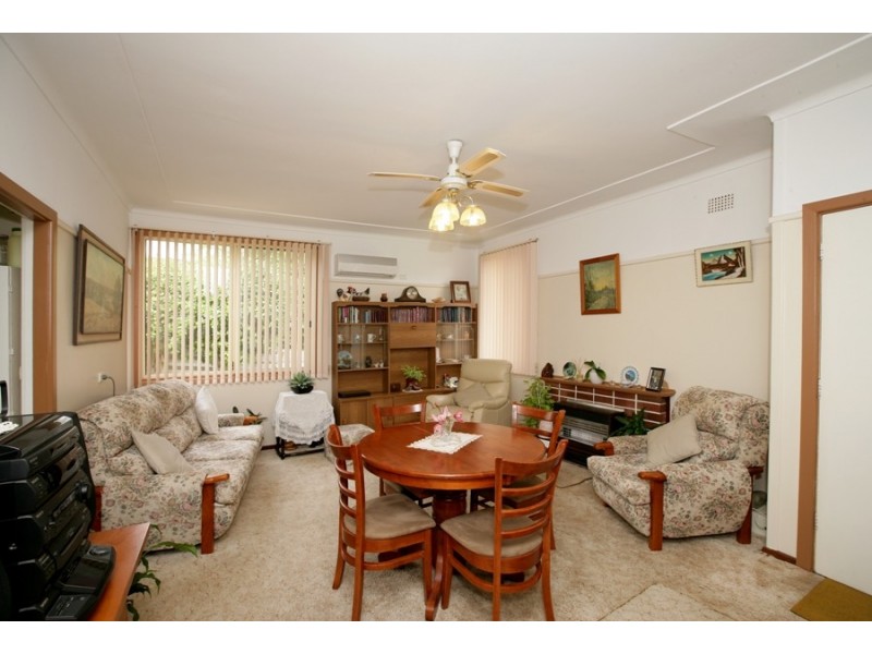 3 Phillip Avenue, Mount Austin NSW 2650