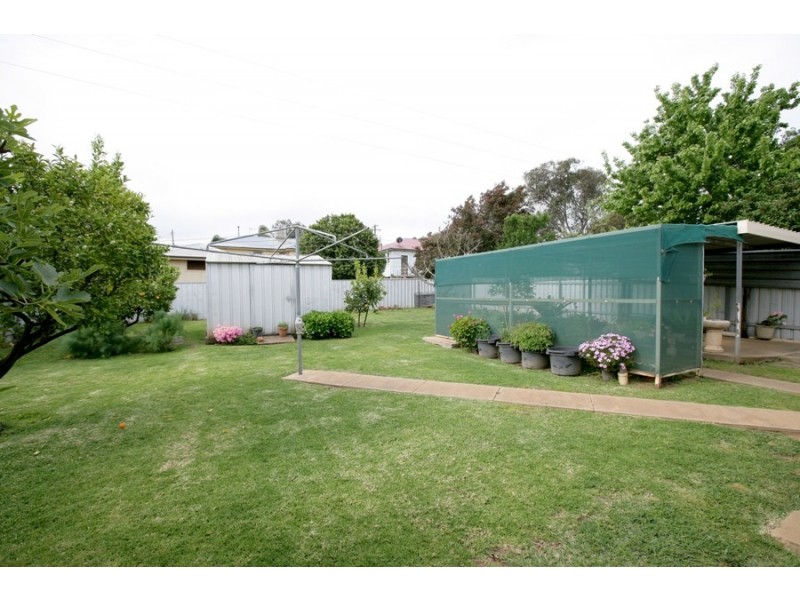 3 Phillip Avenue, Mount Austin NSW 2650