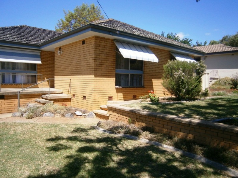 31 Waranga Ave, Wagga Wagga NSW 2650