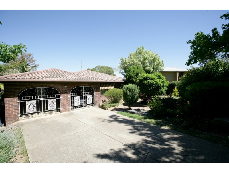 33 Bellevue Parade, Kooringal NSW 2650