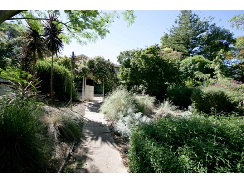 33 Bellevue Parade, Kooringal NSW 2650