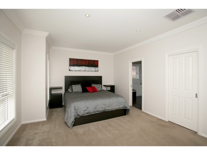 32 Bogong Cres, Tatton NSW 2650