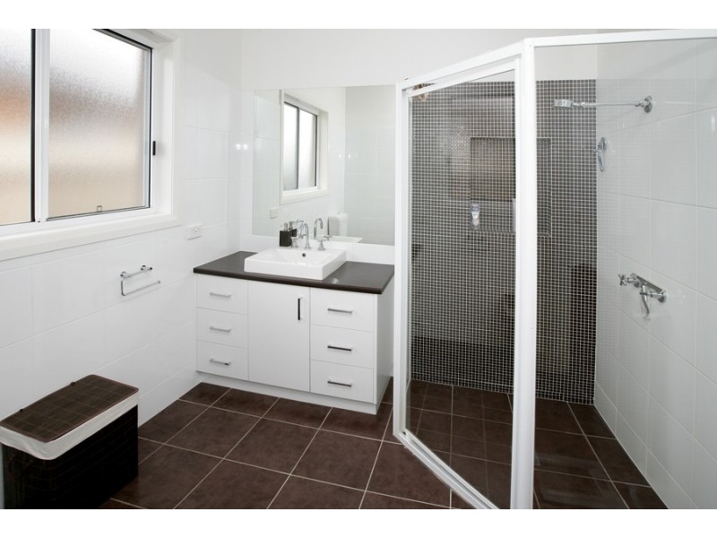 32 Bogong Cres, Tatton NSW 2650