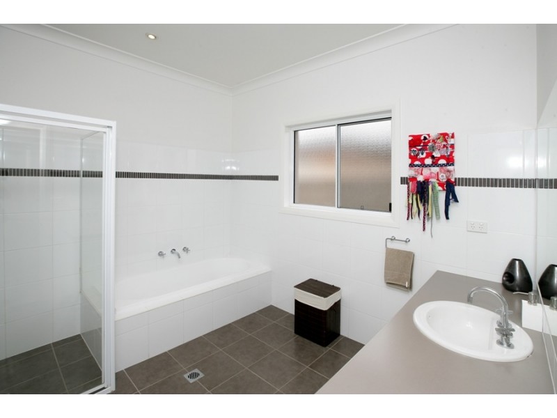32 Bogong Cres, Tatton NSW 2650