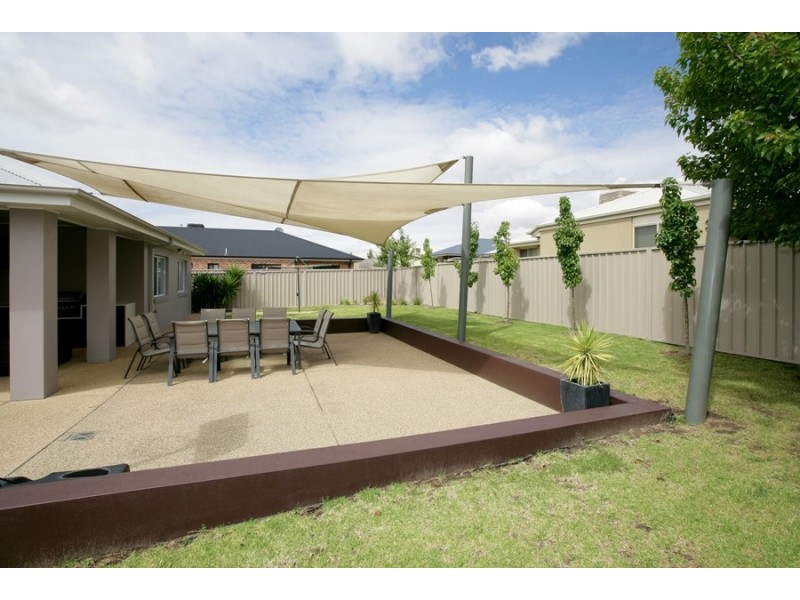 32 Bogong Cres, Tatton NSW 2650