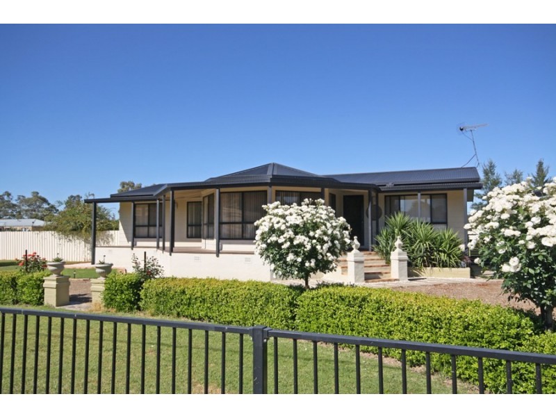 37 Alfred Street, Oura NSW 2650