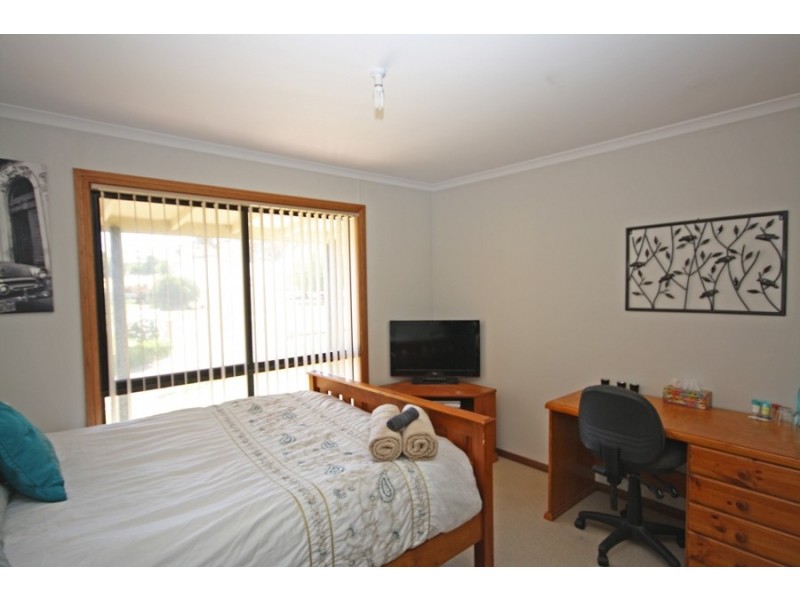 37 Alfred Street, Oura NSW 2650