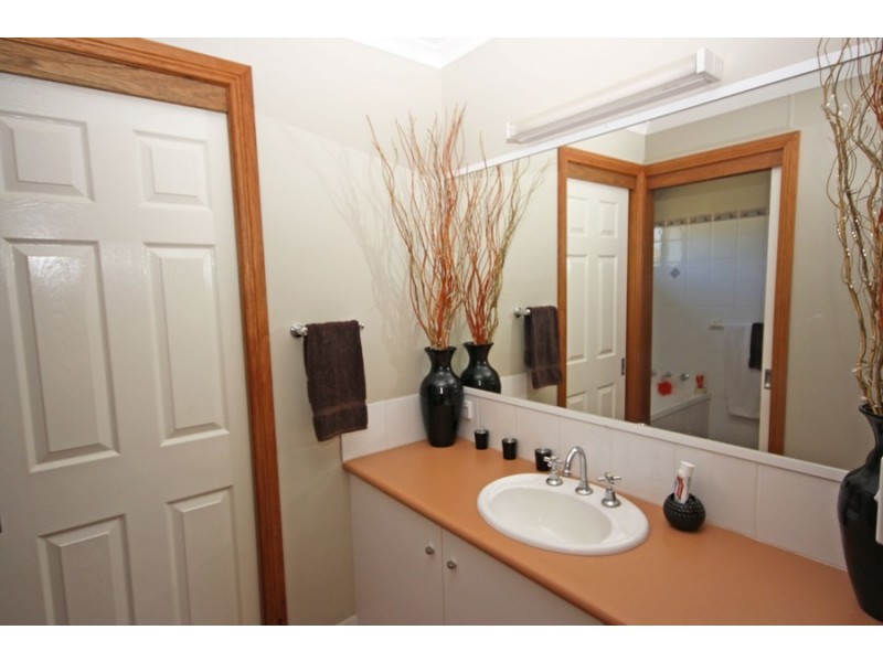 37 Alfred Street, Oura NSW 2650