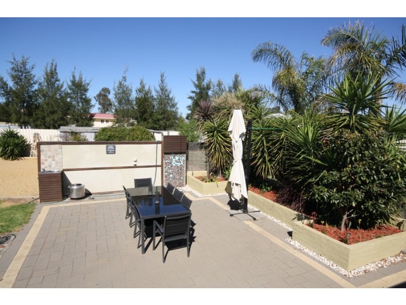 37 Alfred Street, Oura NSW 2650