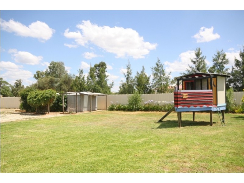 37 Alfred Street, Oura NSW 2650