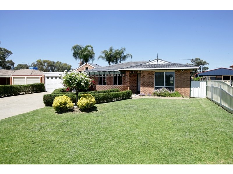 11 Yungana Place, Glenfield Park NSW 2650