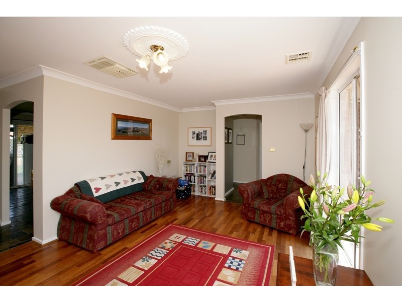 11 Yungana Place, Glenfield Park NSW 2650