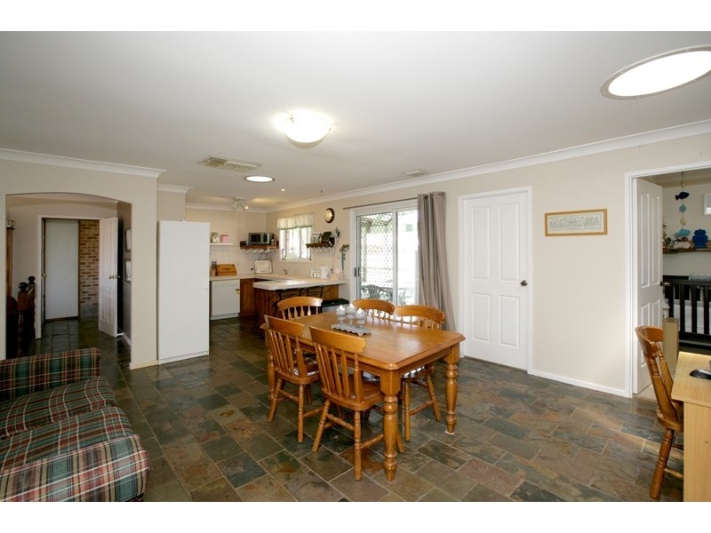 11 Yungana Place, Glenfield Park NSW 2650