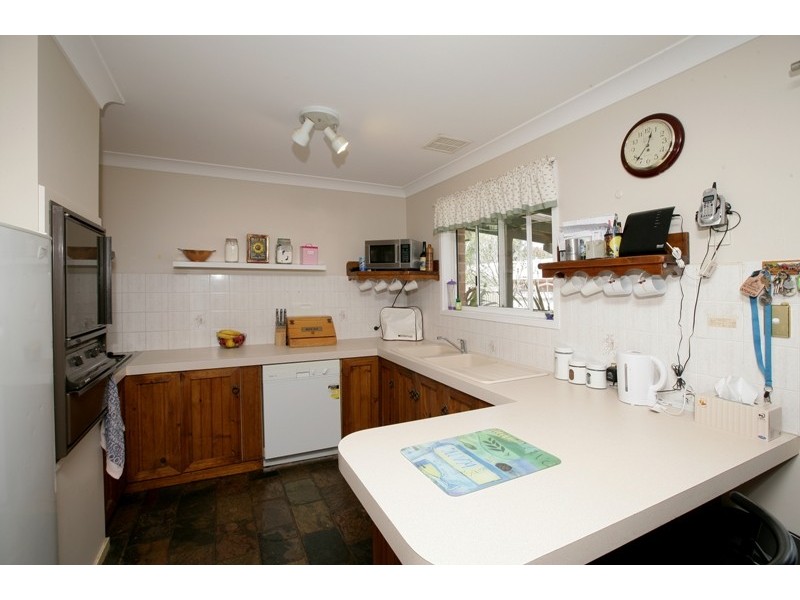 11 Yungana Place, Glenfield Park NSW 2650
