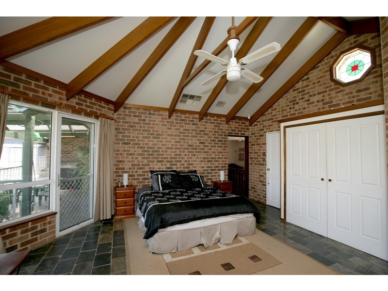 11 Yungana Place, Glenfield Park NSW 2650