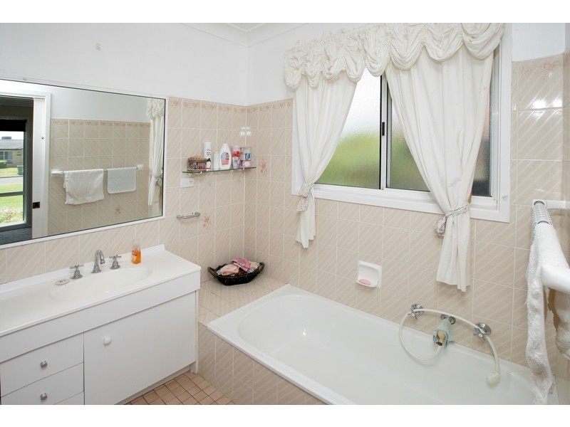 11 Yungana Place, Glenfield Park NSW 2650