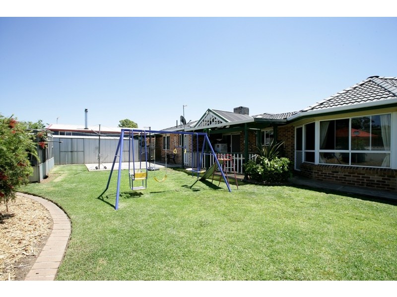 11 Yungana Place, Glenfield Park NSW 2650