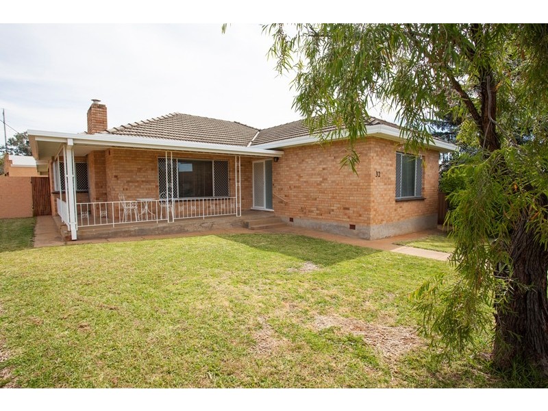 32 Walteela Ave, Wagga Wagga NSW 2650