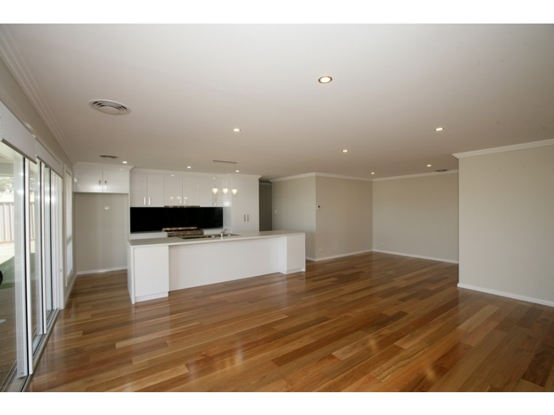 15 Park Place, Lloyd NSW 2650
