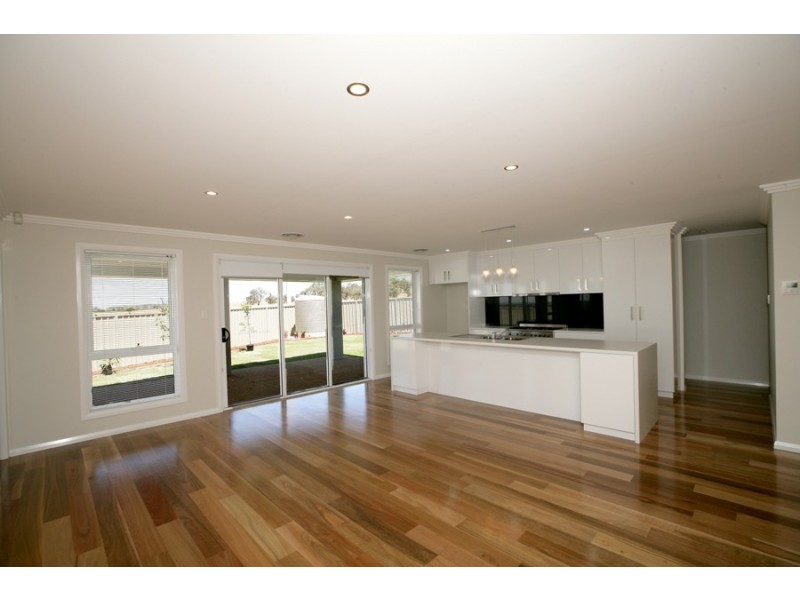 15 Park Place, Lloyd NSW 2650