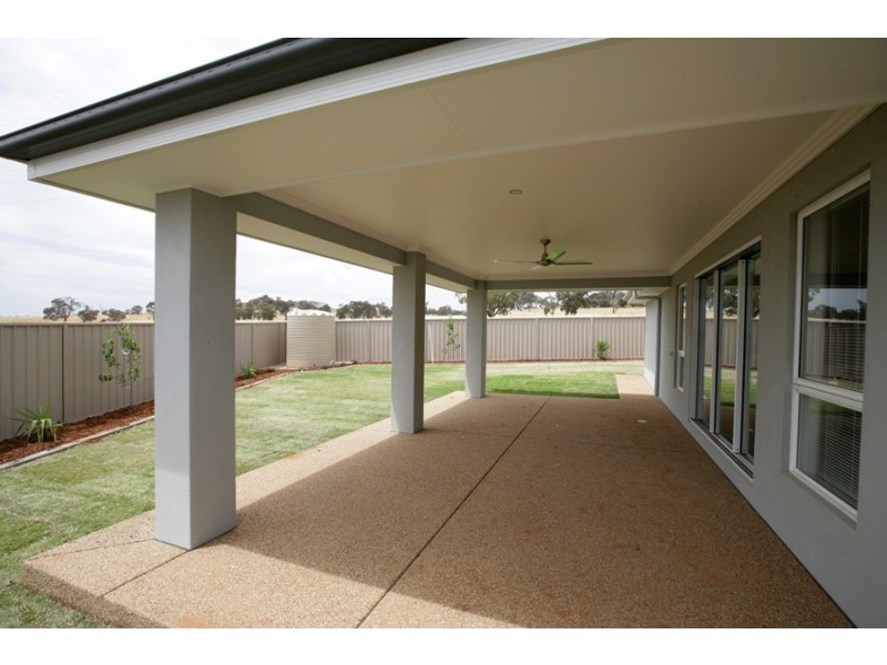 15 Park Place, Lloyd NSW 2650