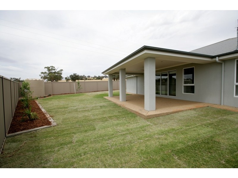 15 Park Place, Lloyd NSW 2650