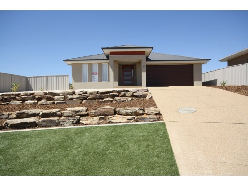 7 Park Place, Lloyd NSW 2650