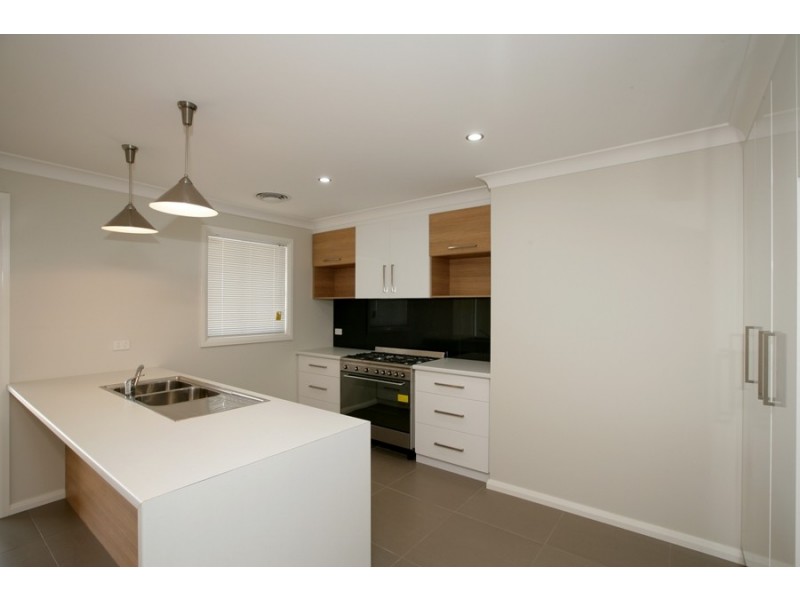 7 Park Place, Lloyd NSW 2650