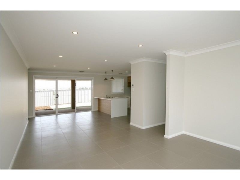 7 Park Place, Lloyd NSW 2650