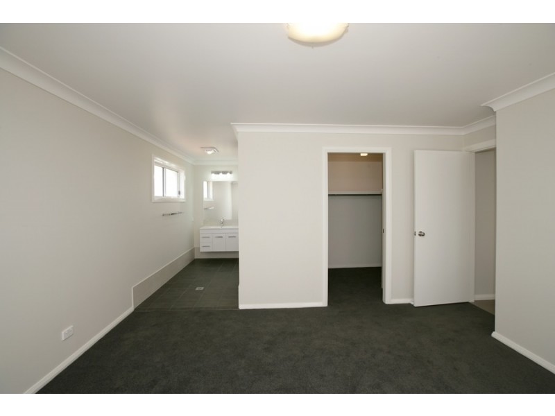 7 Park Place, Lloyd NSW 2650