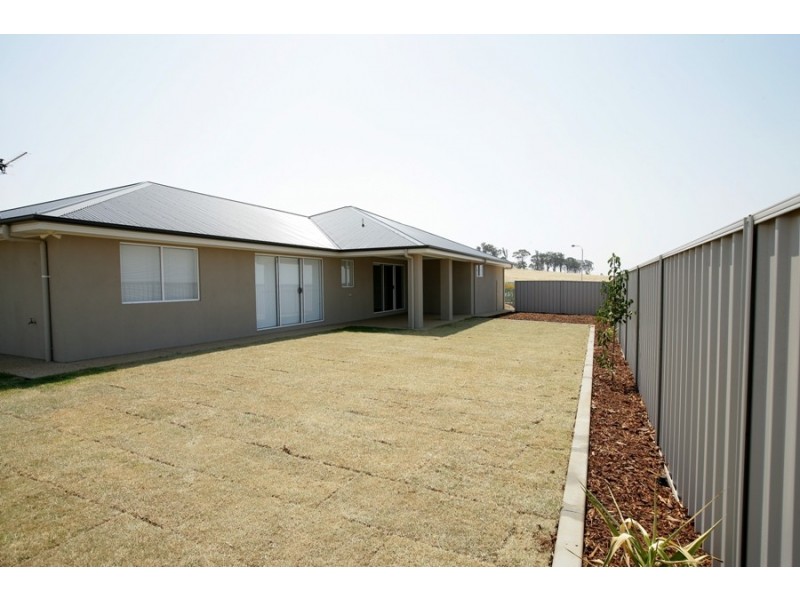 7 Park Place, Lloyd NSW 2650
