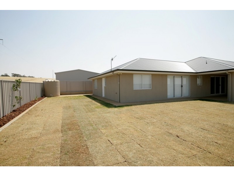 7 Park Place, Lloyd NSW 2650