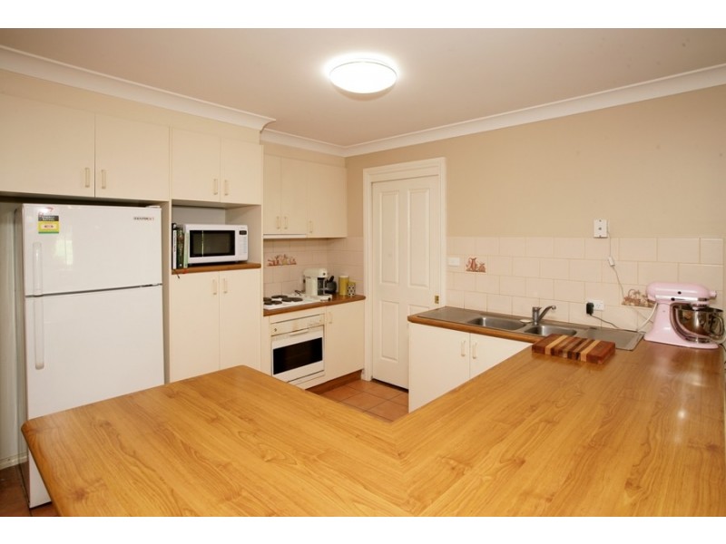 16 Yarrawah Crescent, Bourkelands NSW 2650